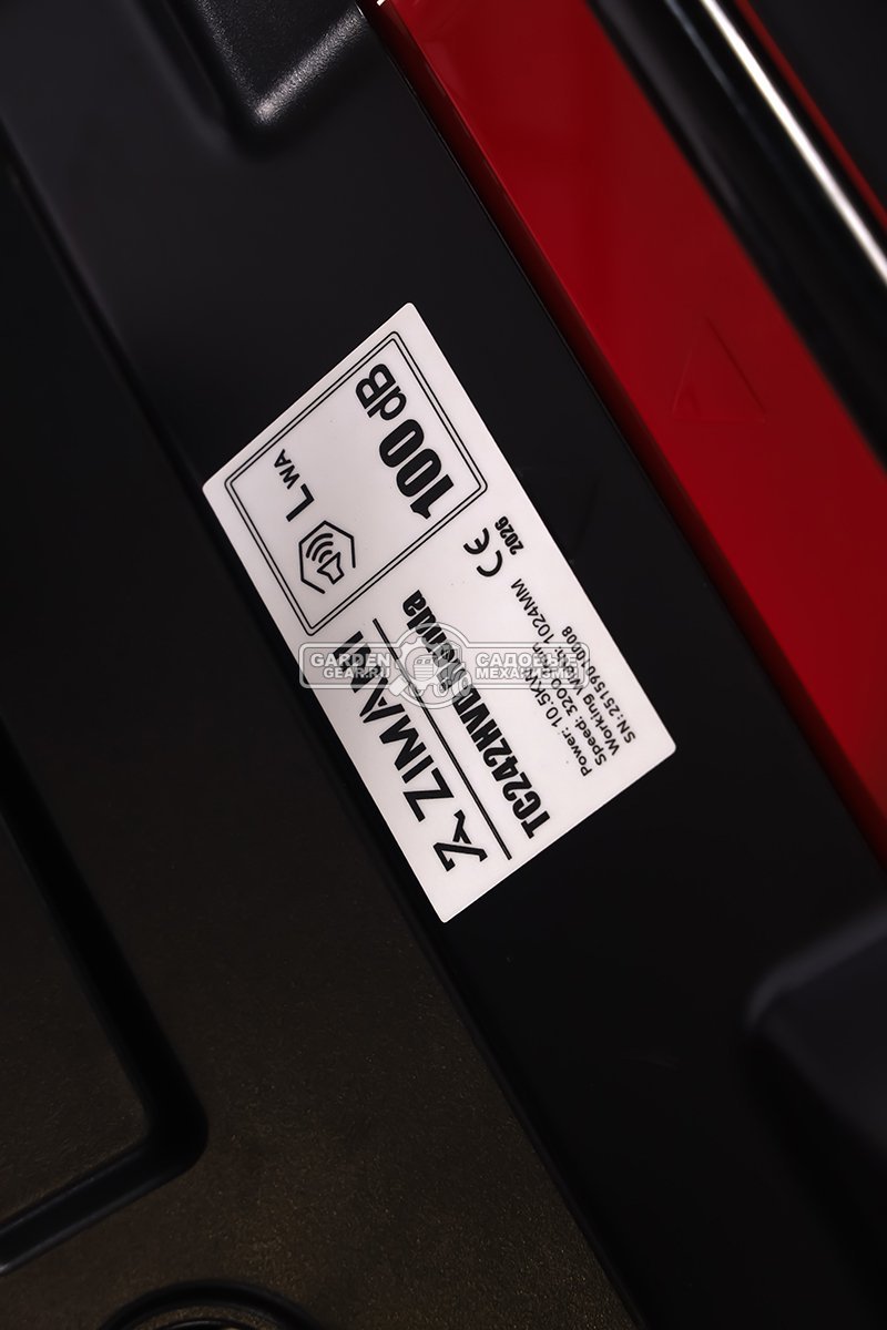 Садовый трактор ZimAni TC242HVD (PRC, Honda 688 куб.см., гидростатика, дифференциал, травосбор. 320 л, шир. кошения 107 см, LED панель, 195 кг)