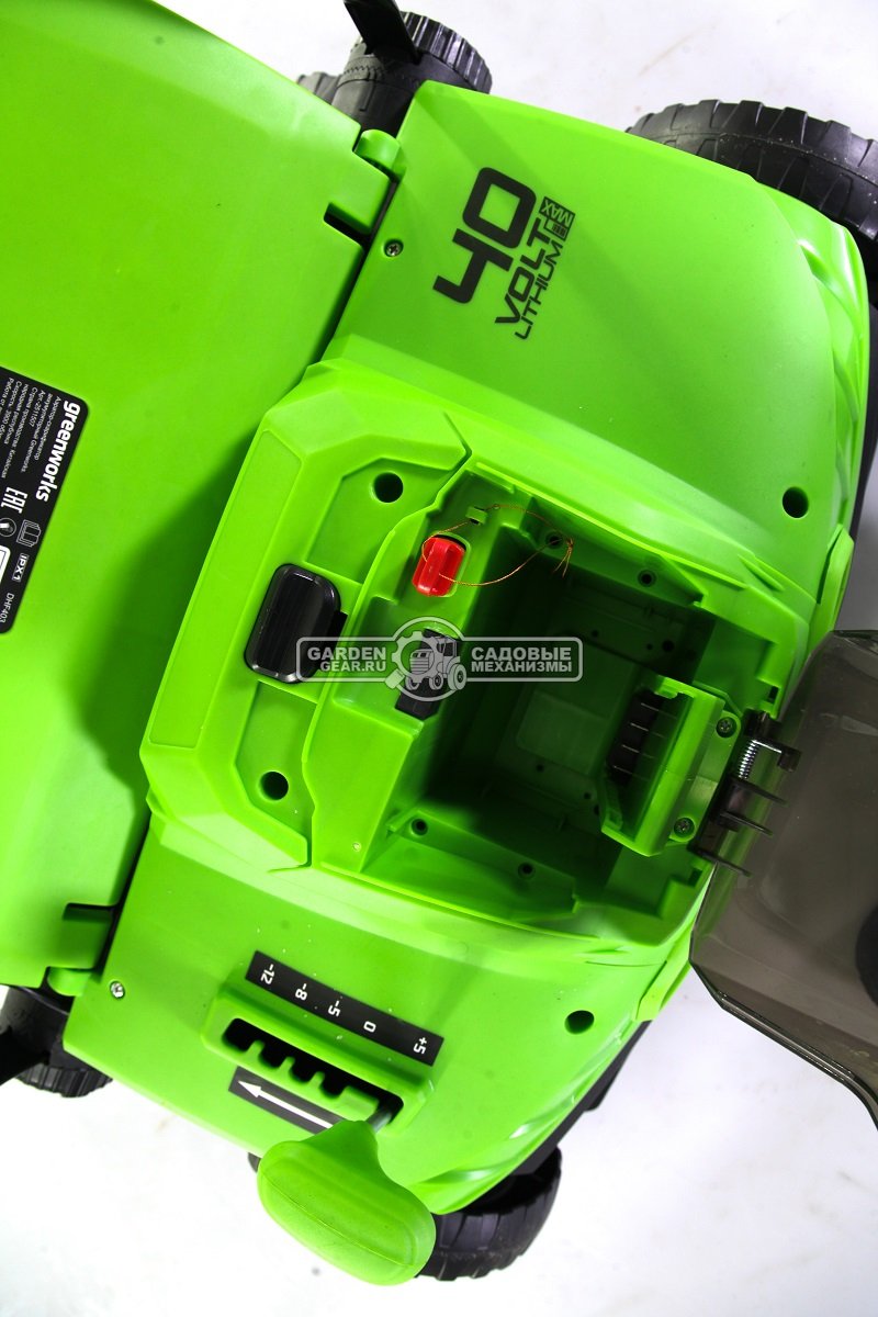 Вертикуттер - аэратор аккумуляторный GreenWorks GD40DT36 K4 с АКБ 4 А/ч и ЗУ (PRC, 40В, 36 см, бесщеточный, пружины + ножи, пластик, 35 л, 18 кг)