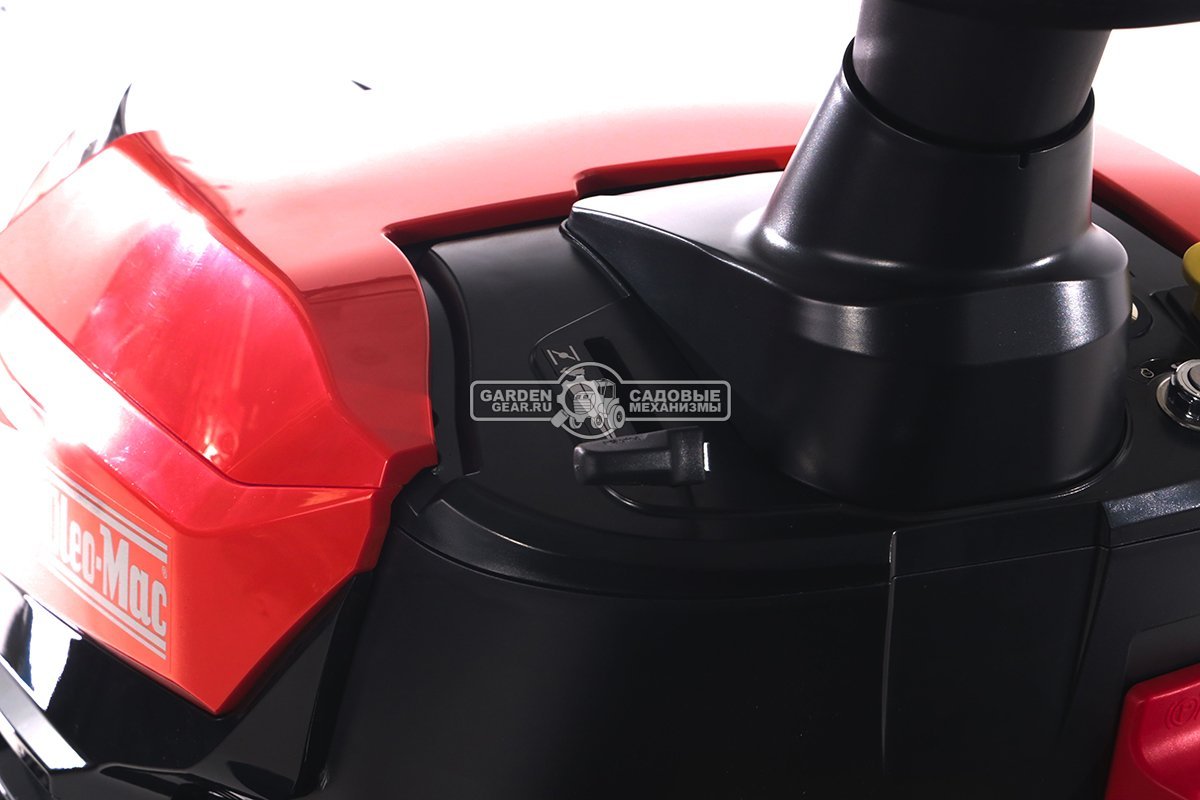 Садовый трактор Oleo-Mac OM 86R/12,5 К M (PRC, Emak K 1250 AVD, 413 см3, 86 см., механика, травосборник 300 л., 190 кг.)