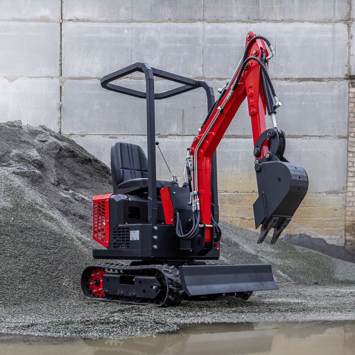 Гусеничный полноповоротный экскаватор RED LC-01 Lifan 15 л.с., глубина копания 1,6 м., 771 кг.