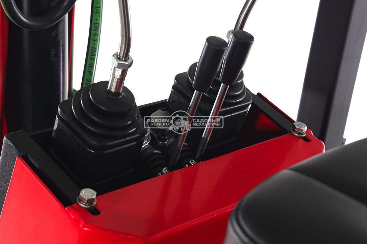 Гусеничный полноповоротный экскаватор RED LC-01 Lifan 15 л.с., глубина копания 1,6 м., 771 кг.