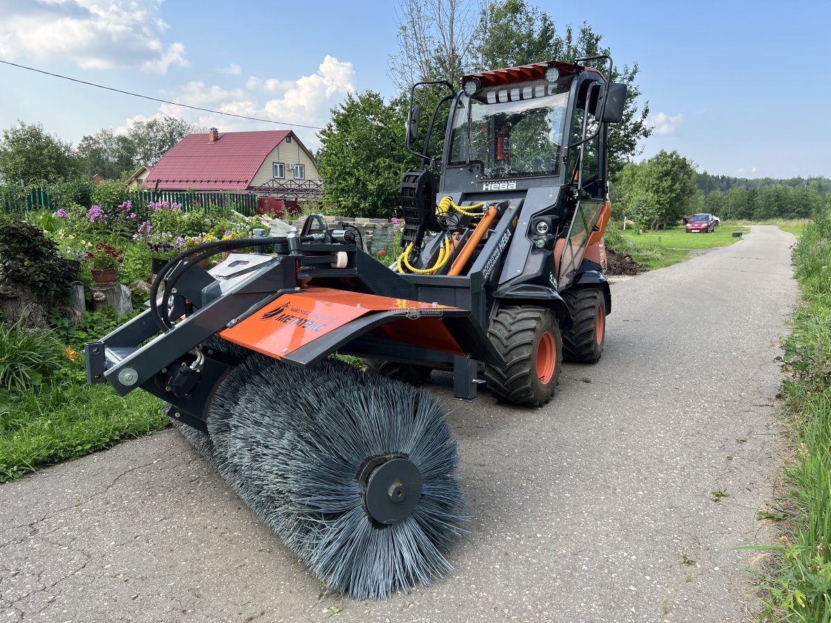 Фронтальный погрузчик Нева с кабиной (RUS, ММЗ-3LDT, 42 л.с., 60 л/мин, грузоподъемность 1200 кг, 2100 кг)