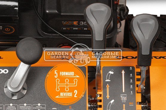 Снегоуборщик Daewoo DAST 1590 (LCT) гусеничный (PRC, 88 см, Daewoo WXE350, 310 куб.см., запуск от аккумулятора, фара, 3-х угольные гусеницы, 161 кг.)