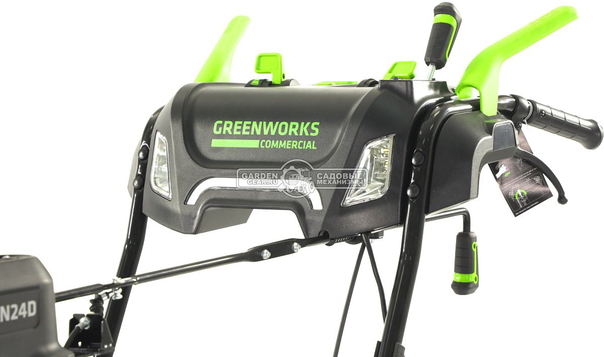 Снегоуборщик аккумуляторный самоходный GreenWorks GD82ST56 с 3 АКБ по 5 А/ч и двойным ЗУ (PRC, BL 82В, 61 см, 3 слота для АКБ, 80 кг)