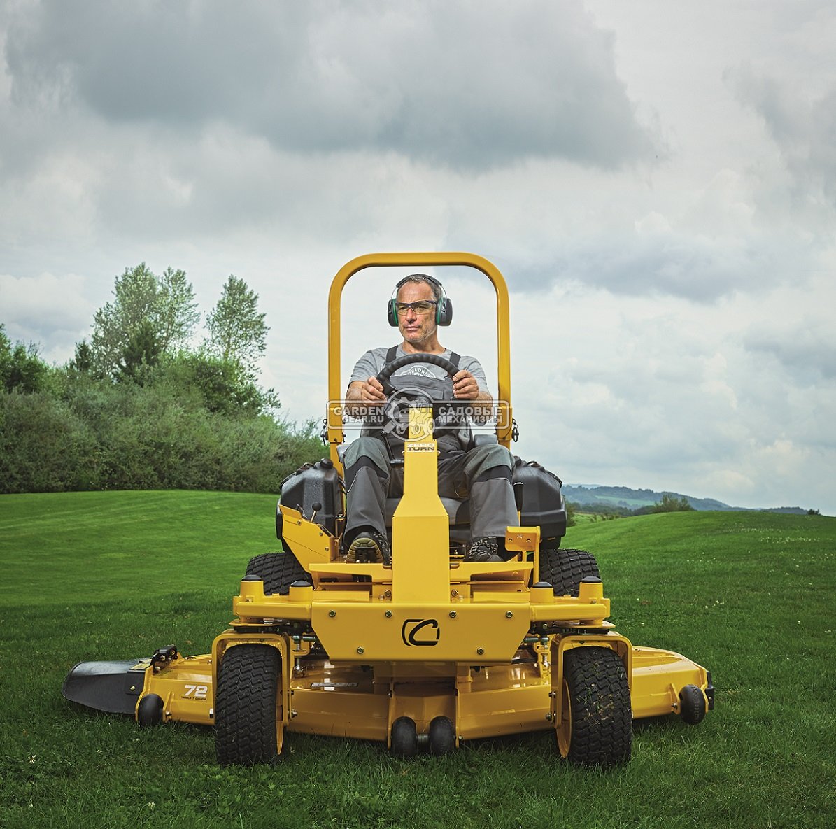 Садовый райдер Cub Cadet Z7 183 с нулевым радиусом разворота (USA, Kawasaki, V-Twin, 999 куб.см., гидростатика, ширина кошения 183 см., 732 кг.)