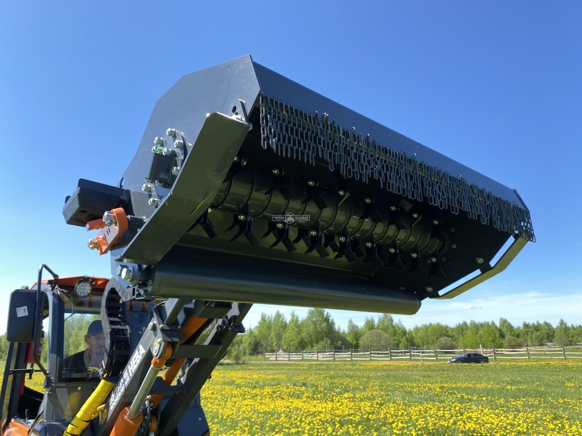 Фронтальный погрузчик Нева с кабиной (RUS, ММЗ-3LDT, 42 л.с., 60 л/мин, грузоподъемность 1200 кг, 2100 кг)