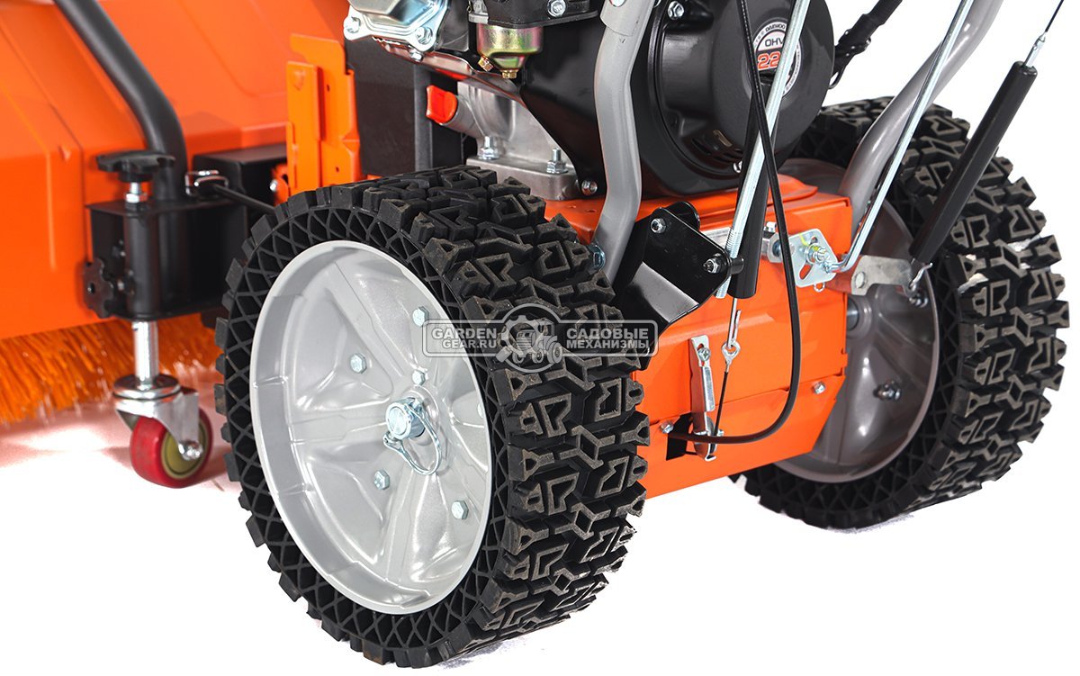 Подметальная машина Daewoo DASC 8080 (PRC, Daewoo 220 куб.см., запуск от аккумулятора 21В, фара, скорости 5/2, шир. 80 см., диам.35 см., 77,5 кг.)