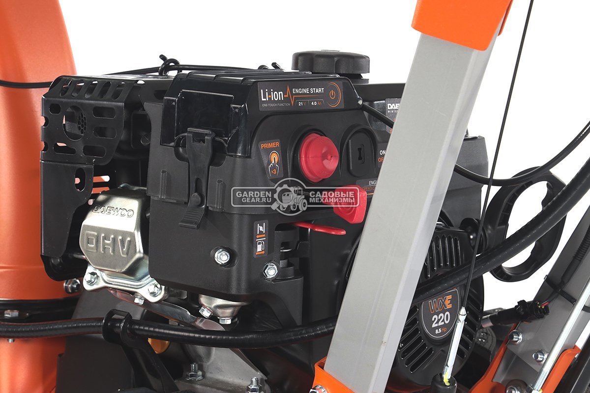 Снегоуборщик Daewoo DAST 8565 (PRC, 61 см., Daewoo, 220 куб.см., запуск от аккумулятора 21В, фара, скорости 5/2, EX-ICE, подогрев рукояток, 99 кг.)