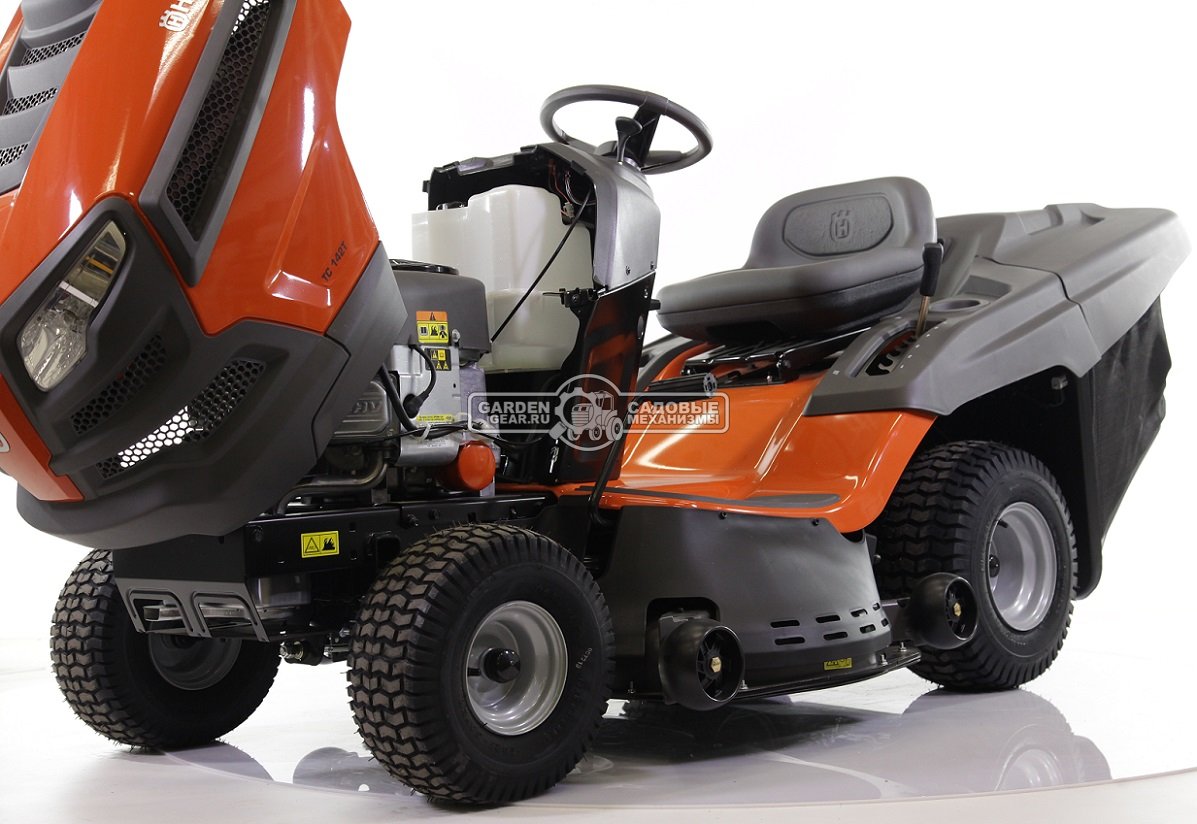 Садовый трактор Husqvarna TC 142T (USA, B&S Husqvarna 7200 V-Twin, 656 куб.см., гидростатика, травосборник 320 л., ширина кошения 107 см., 244 кг.)