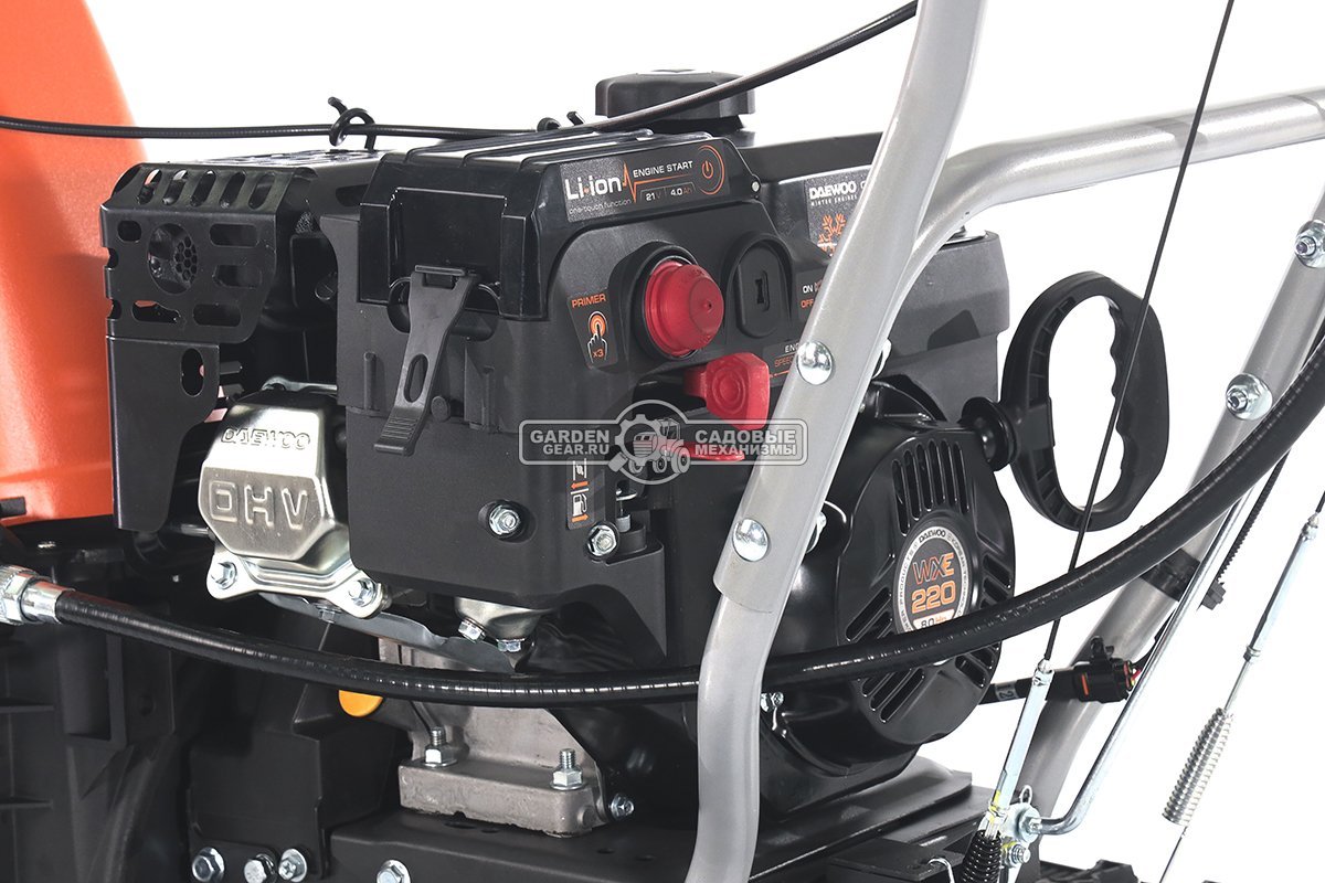 Снегоуборщик Daewoo S 8060 гусеничный (PRC, 61 см., Daewoo, 220 куб.см., эл/стартер 21В, фара, скорости 6/2, подогрев рукояток, 83 кг.)