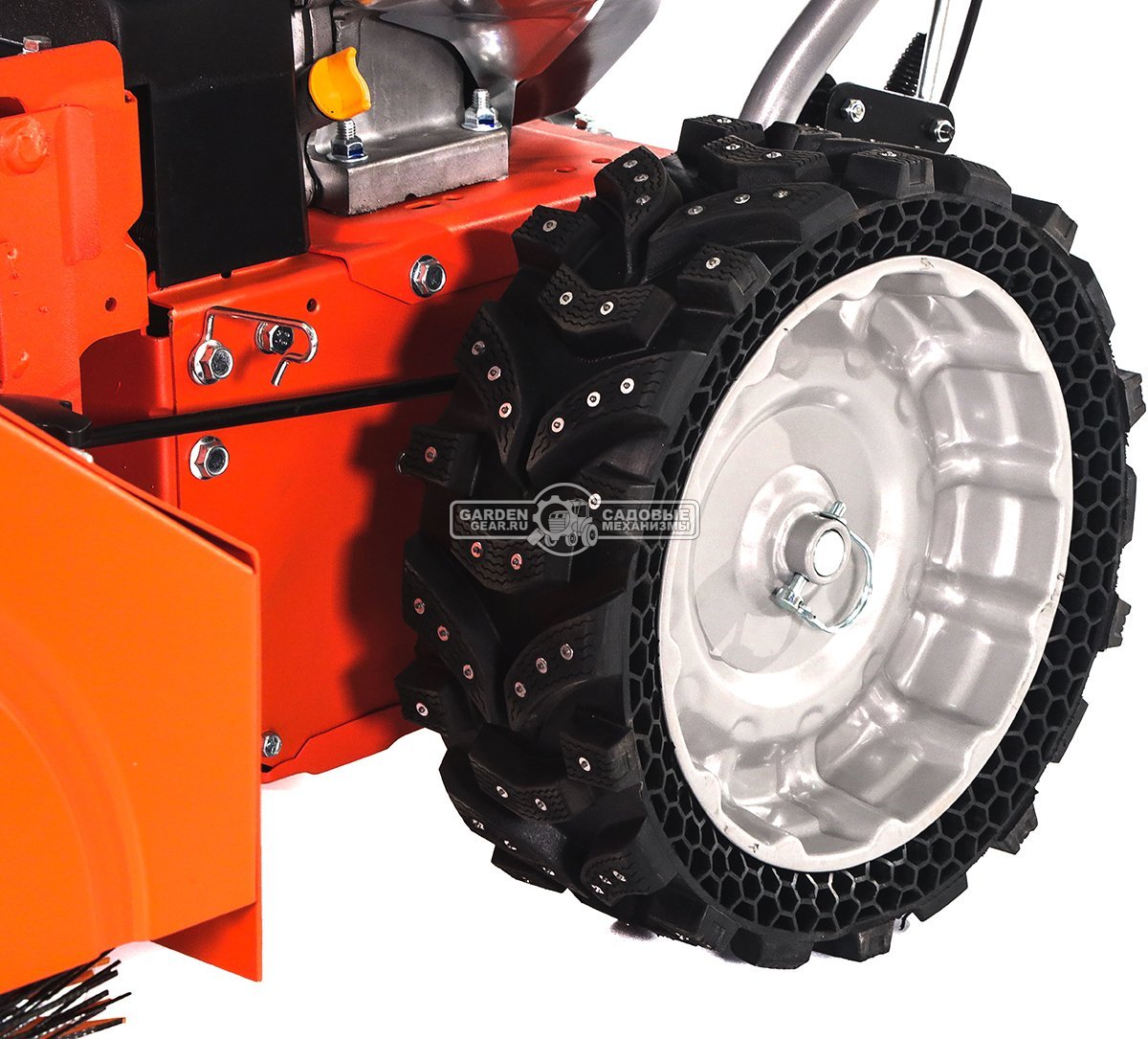 Подметальная машина Daewoo SC 8080 (PRC, Daewoo 220 куб.см., запуск от аккумулятора 21В, фара, скорости 6/2, ширина 80 см., диаметр 35 см., 87 кг.)