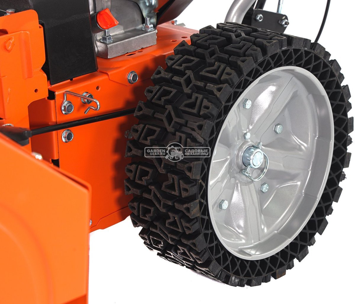 Подметальная машина Daewoo DASC 8080 (PRC, Daewoo 220 куб.см., запуск от аккумулятора 21В, фара, скорости 5/2, шир. 80 см., диам.35 см., 77,5 кг.)