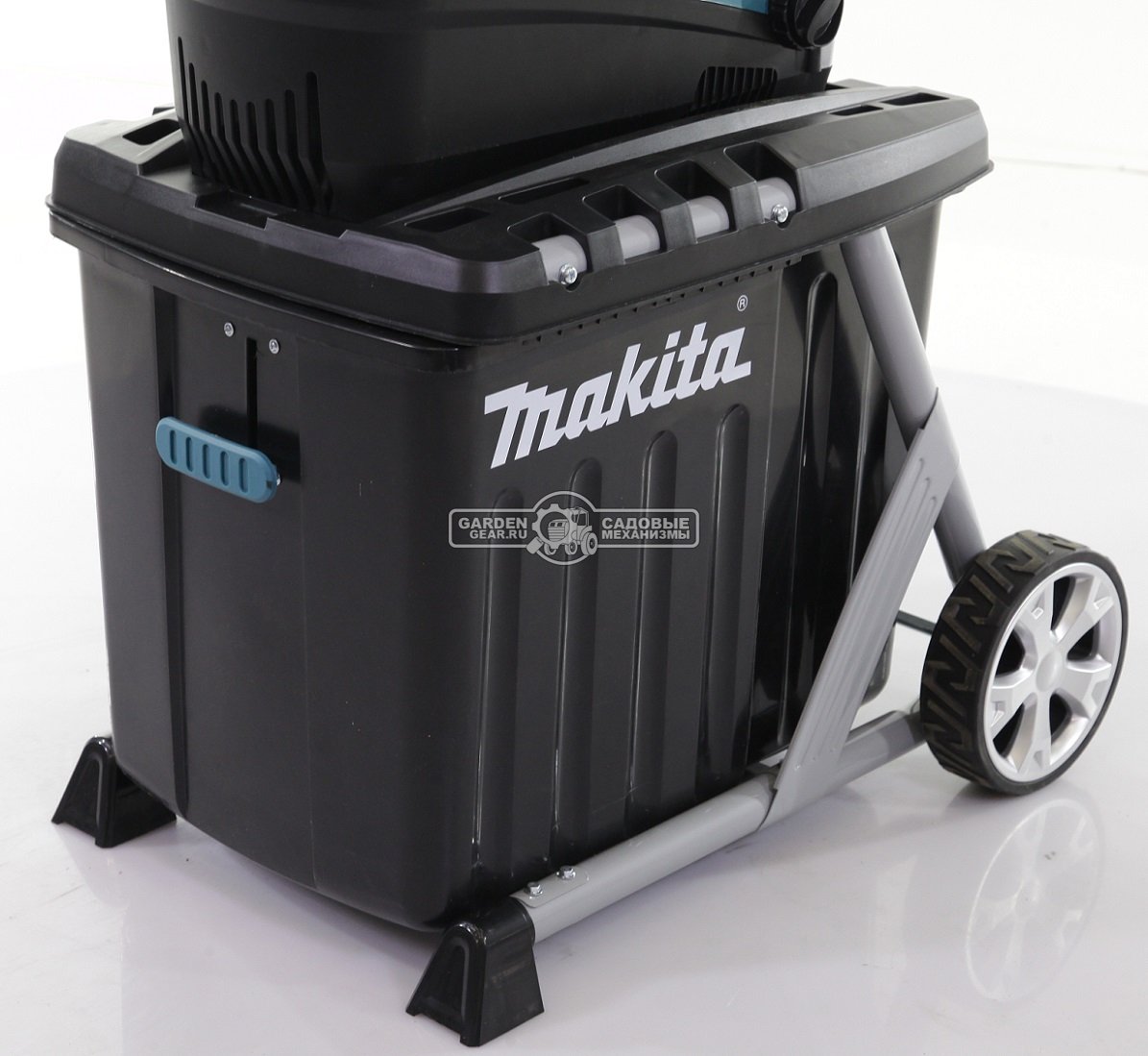 Садовый измельчитель веток электрический Makita UD2500 (PRC, 2500 Вт, короб 67 л., ветки до 45 мм, шестерни, 30 кг)