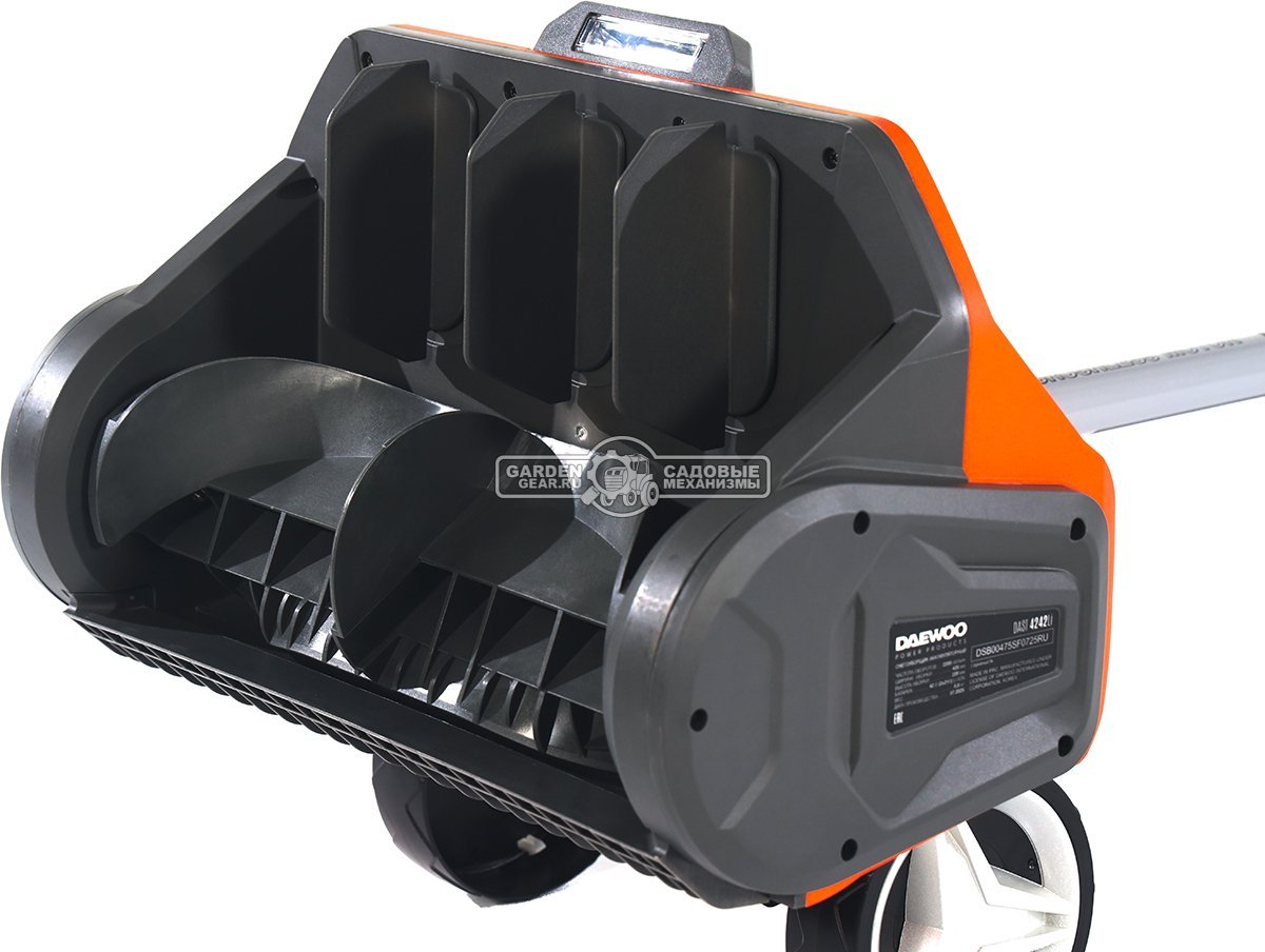 Снегоуборщик аккумуляторный / лопата Daewoo DAST 4242Li SET с 2 АКБ 4 А/ч и ЗУ (PRC, BL 2х21В, ширина 42 см, 6.8 кг)