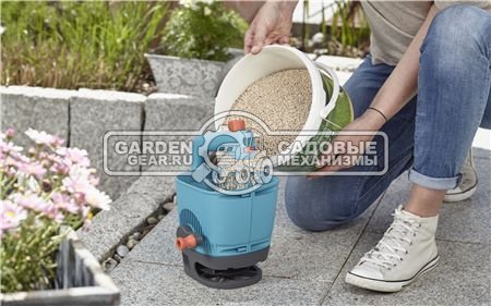 Разбрасыватель ручной для удобрений, песка и реагентов Gardena M (емкость 1.8 л.)