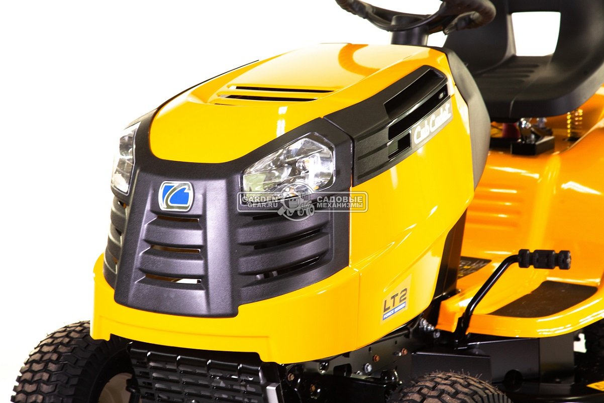 Снегоуборочный трактор Cub Cadet LT2 NR92 с ножом отвалом 117 см., и цепями на колеса