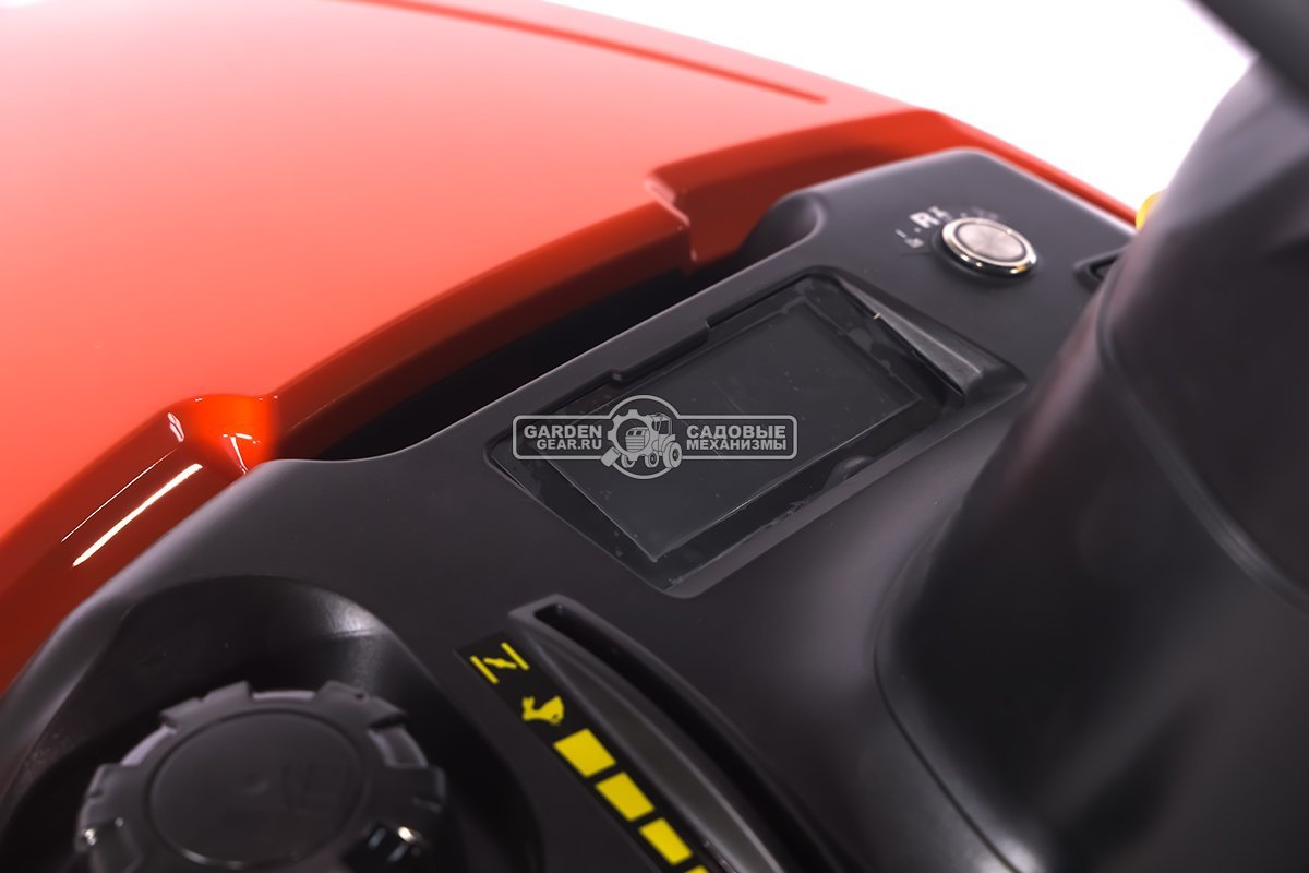 Садовый трактор Yard Fox Optima T 108 RDH (PRC, Loncin V-Twin 586 куб.см., гидростатика, травосборник 260 л, ширина кошения 108 см, 220 кг)