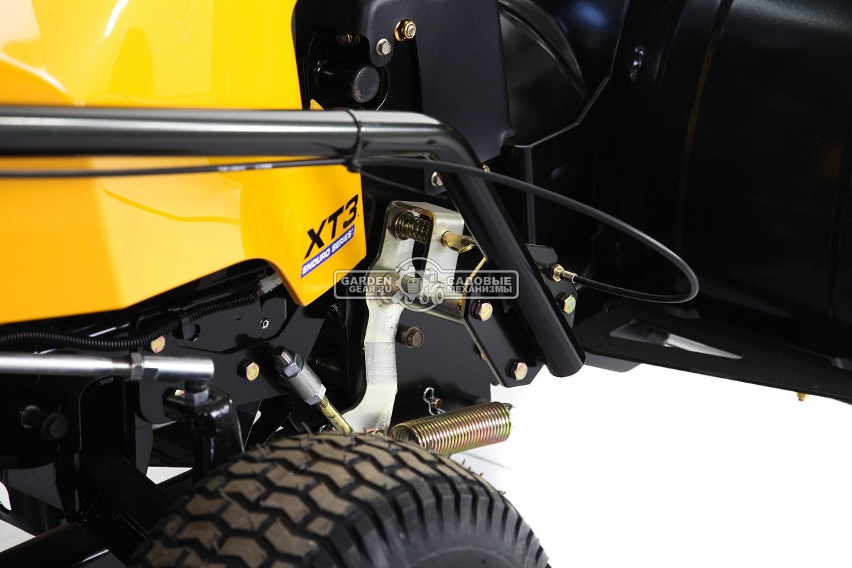 Снегоуборочный трактор Cub Cadet XT3 QR95 с 3X роторным снегоуборщиком и цепями на колеса