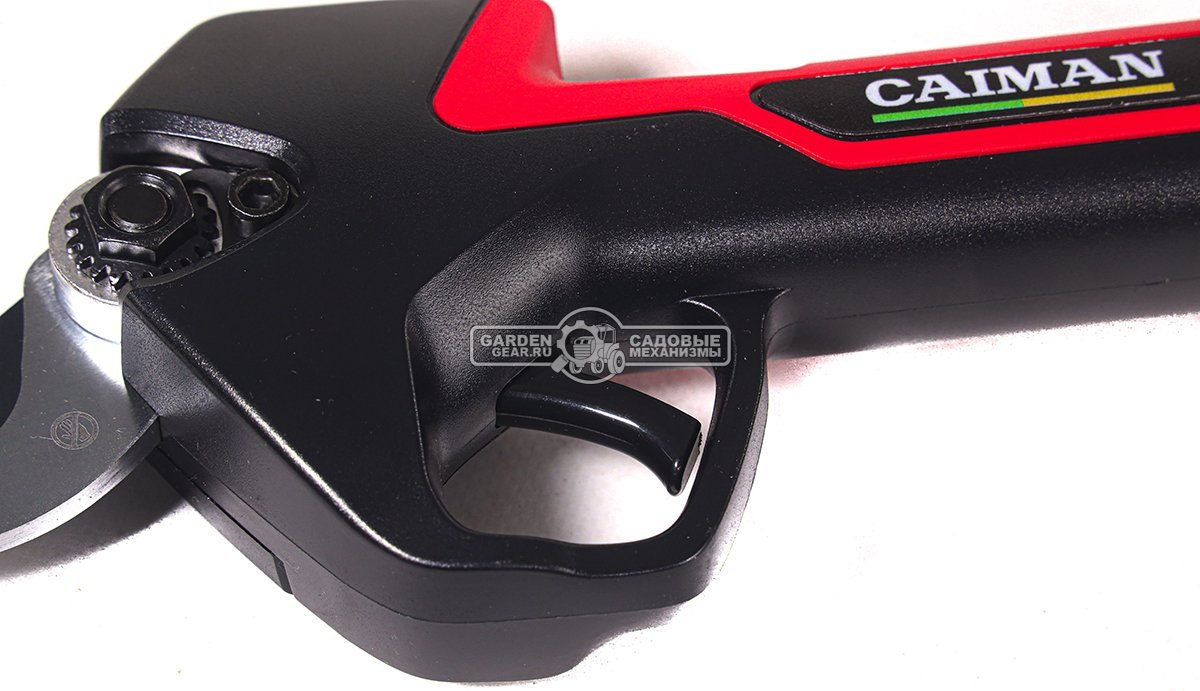 Секатор аккумуляторный Caiman CN-10005 с 2 АКБ и ЗУ (PRC, 14.4В, 4.0 А/ч, диаметр реза 35 мм, бесщеточный двигатель, 1,1 кг.) 