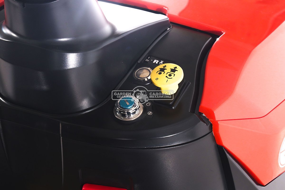 Садовый трактор Oleo-Mac OM 92R/19 KV (PRC, Emak K 1900 V-Twin, 586 см3, 92 см., гидростатика, травосборник 300 л., 198 кг.)