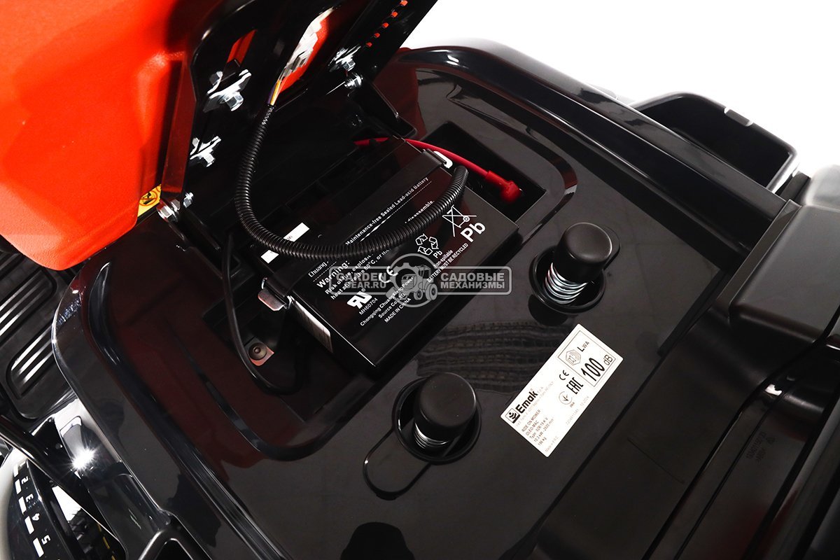 Садовый трактор Oleo-Mac OM 92R/19 KV (PRC, Emak K 1900 V-Twin, 586 см3, 92 см., гидростатика, травосборник 300 л., 198 кг.)