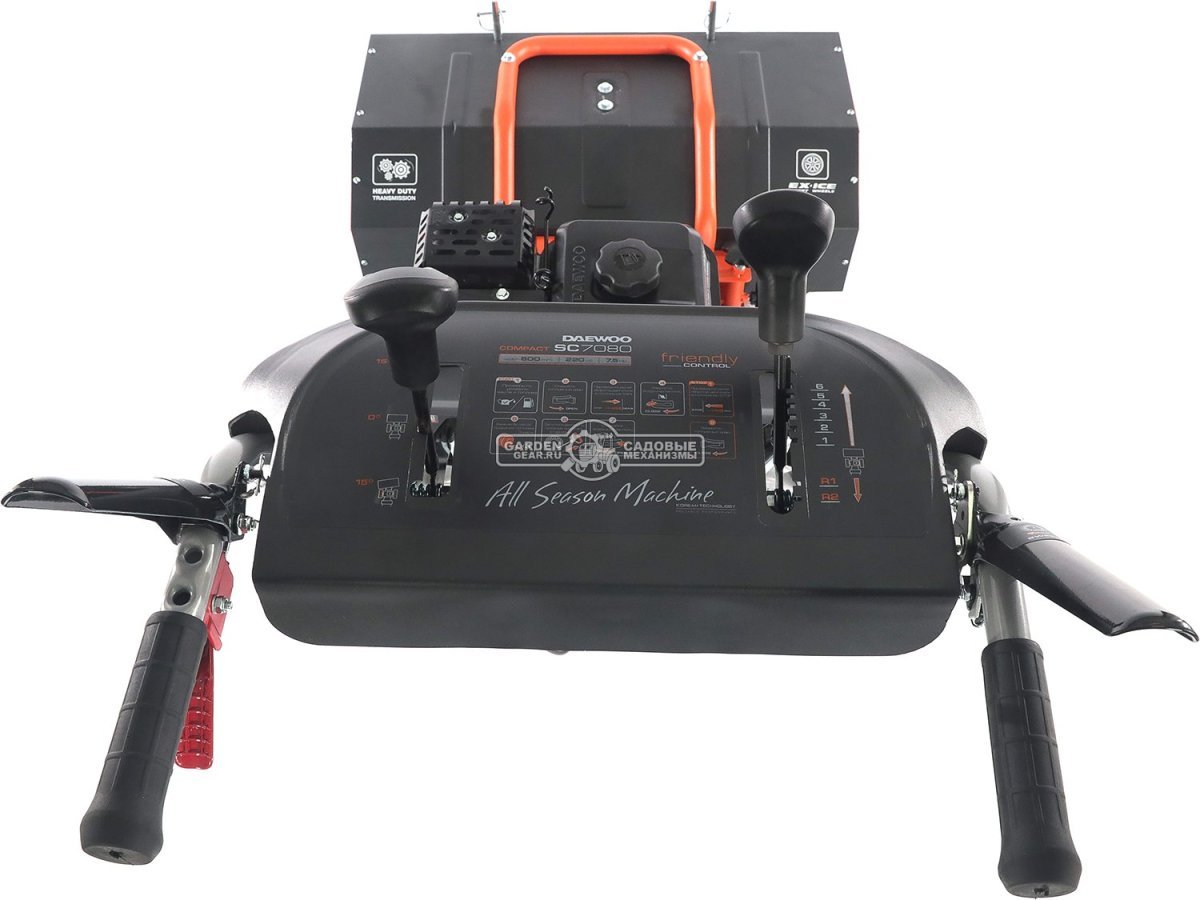 Комбимашина Daewoo SC 7080 с щеткой 80 см. и снегоуборщиком 56 см. (PRC, Daewoo, 220 куб.см., скорости 6/2, 83 кг.)