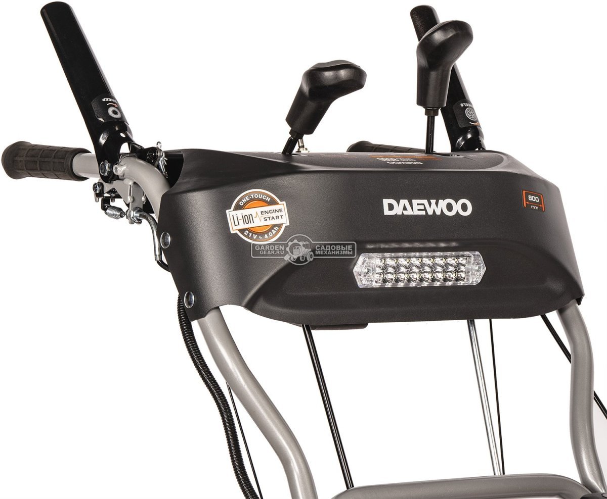 Подметальная машина Daewoo DASC 8080 (PRC, Daewoo 220 куб.см., запуск от аккумулятора 21В, фара, скорости 5/2, шир. 80 см., диам.35 см., 77,5 кг.)