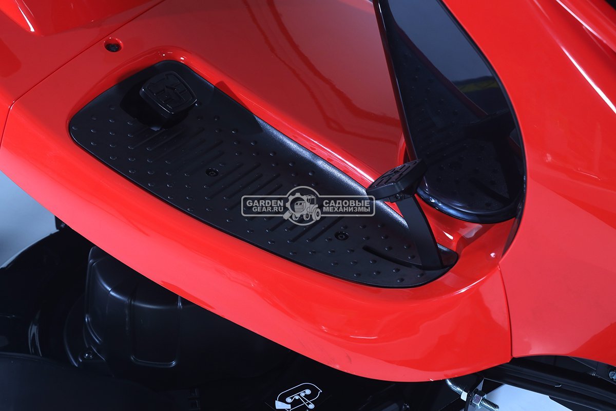 Садовый трактор SABO 110-S (GER, Sabo V-Twin, 708 куб.см., гидростатика, боковой выброс, мульчирование, ширина кошения 110 см, 234 кг.)