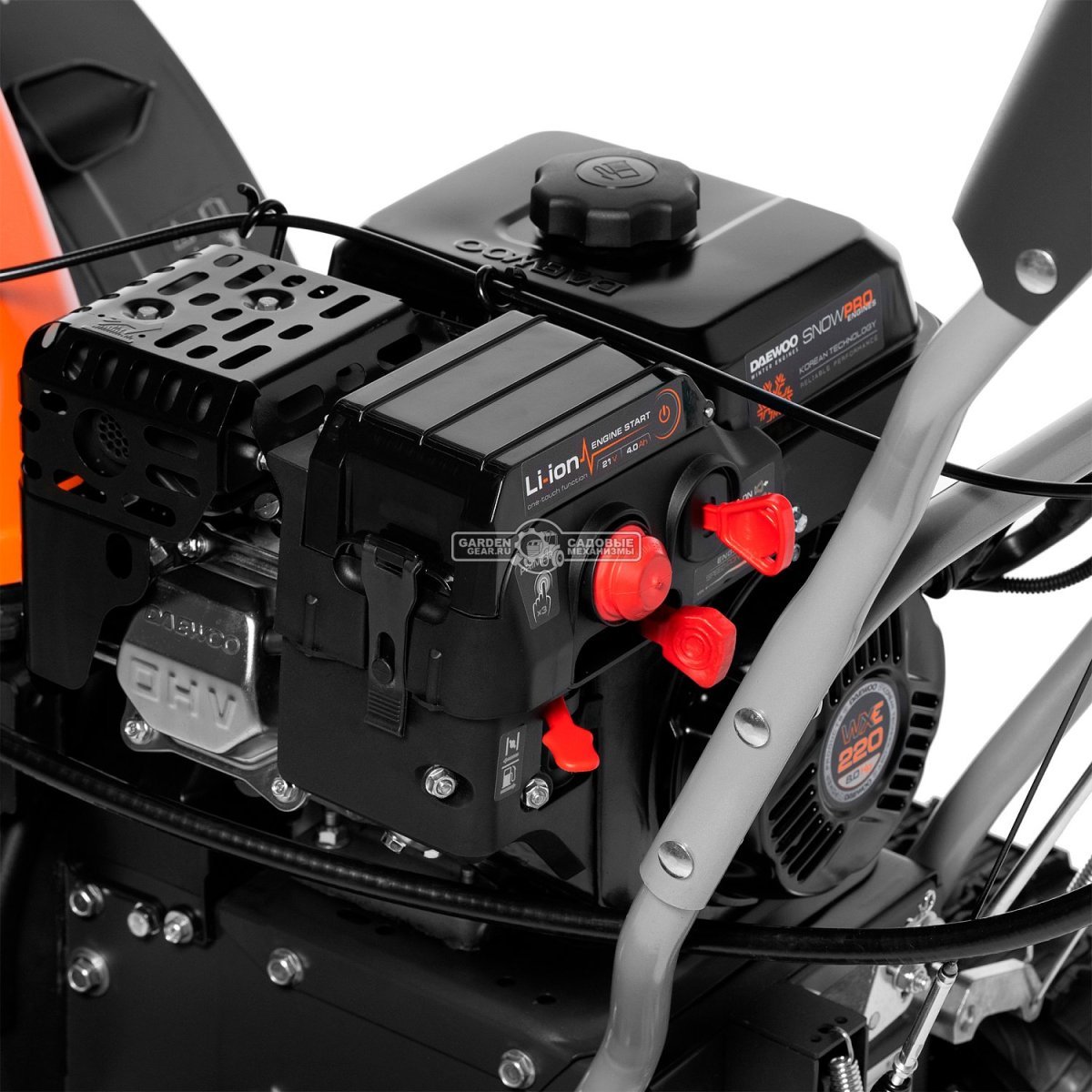 Снегоуборщик Daewoo S 8060 гусеничный (PRC, 61 см., Daewoo, 220 куб.см., эл/стартер 21В, фара, скорости 6/2, подогрев рукояток, 83 кг.)