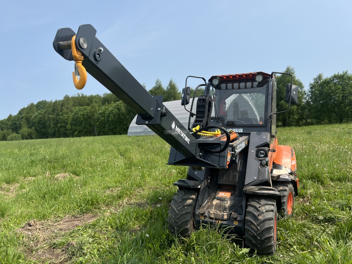 Фронтальный погрузчик Нева с кабиной (RUS, ММЗ-3LDT, 42 л.с., 60 л/мин, грузоподъемность 1200 кг, 2100 кг)