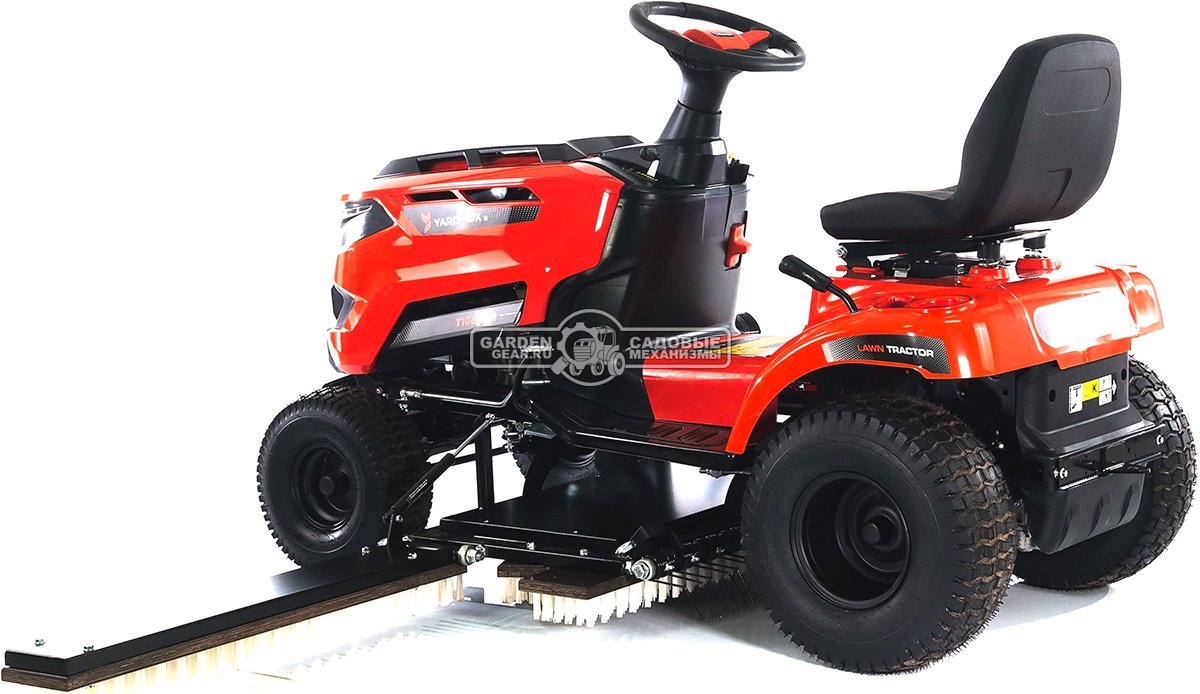 Трактор для футбольного поля Yard Fox 108 TOSS Sport с щёткой для ухода за искусственным газоном