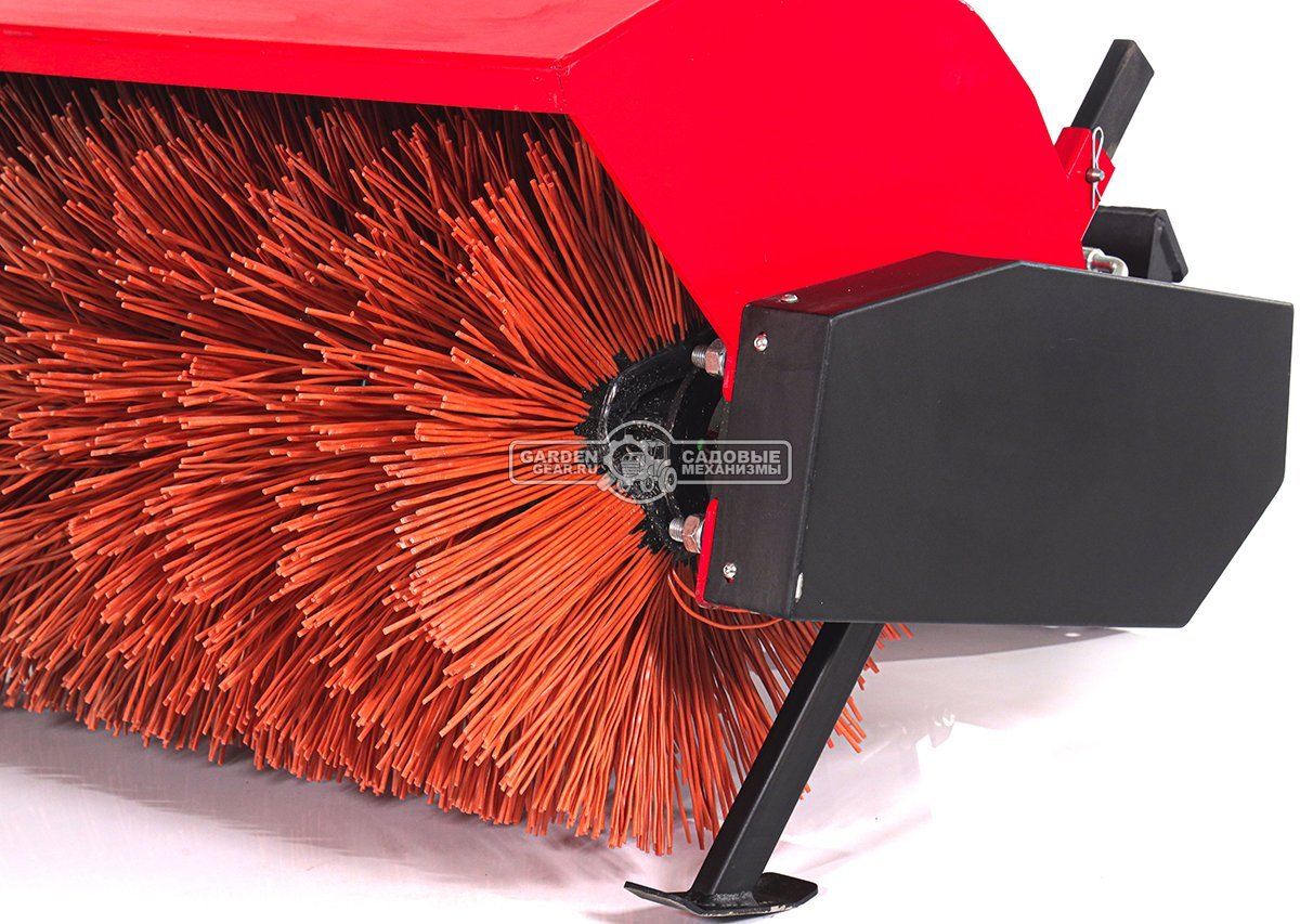 Мини-погрузчик шарнирно сочленённый RED RBF-03 + щетка коммунальная (Zongshen GB750EFI 30 л.с., до 700 кг., ковш 150 л., 1270 кг.)