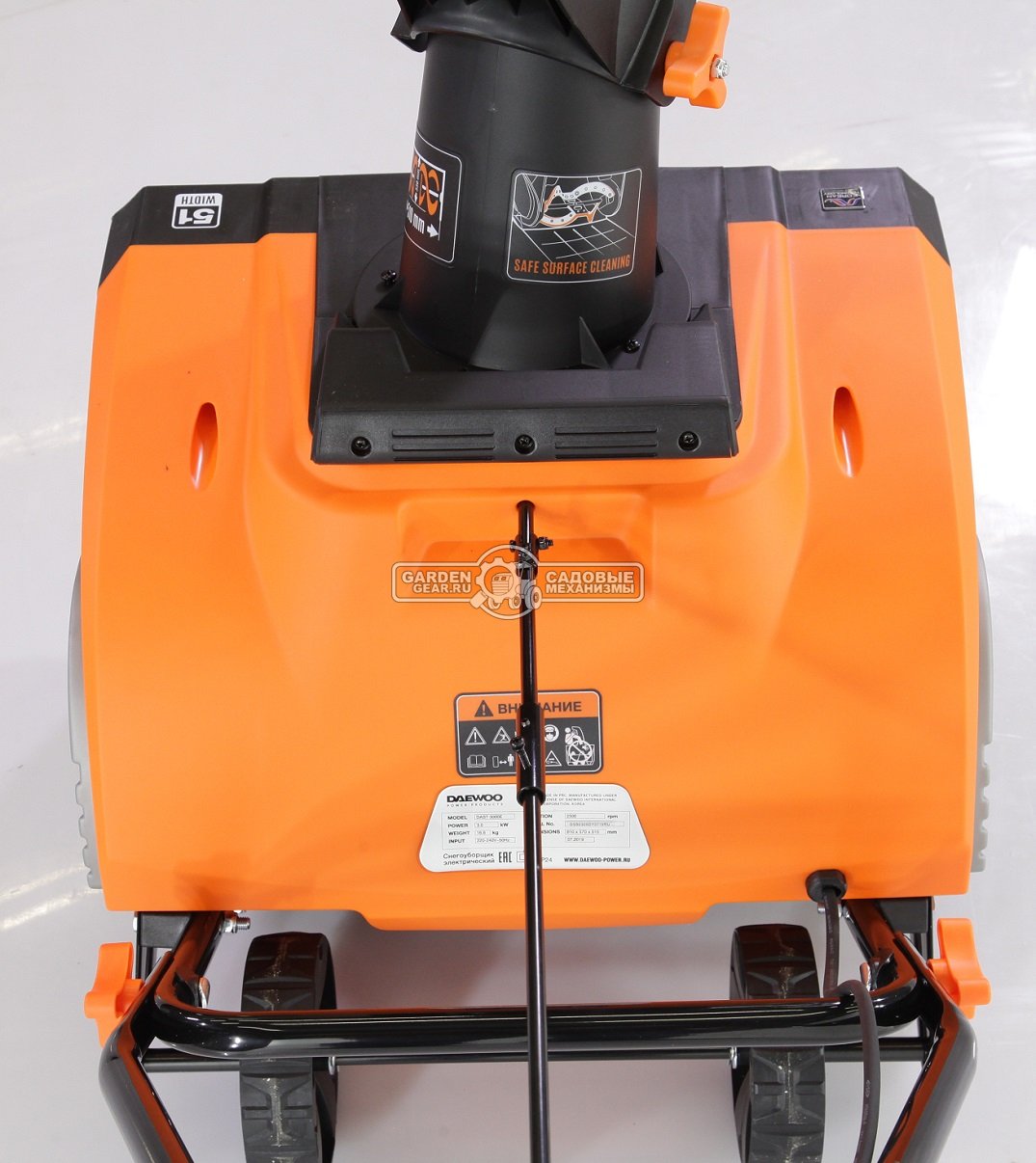 Снегоуборщик электрический Daewoo DAST 3000E (PRC, 51 см., 3000 Вт., LED фара, 16,8 кг.)