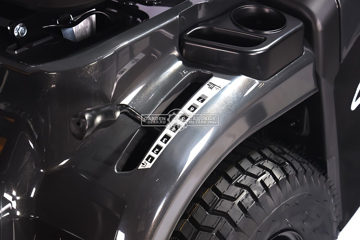 Садовый трактор Cub Cadet LT3 R102 (PRC, Cub Cadet V-Twin, 679 куб.см., гидростатика, травосборник 245 л, ширина кошения 102 см, 211 кг)