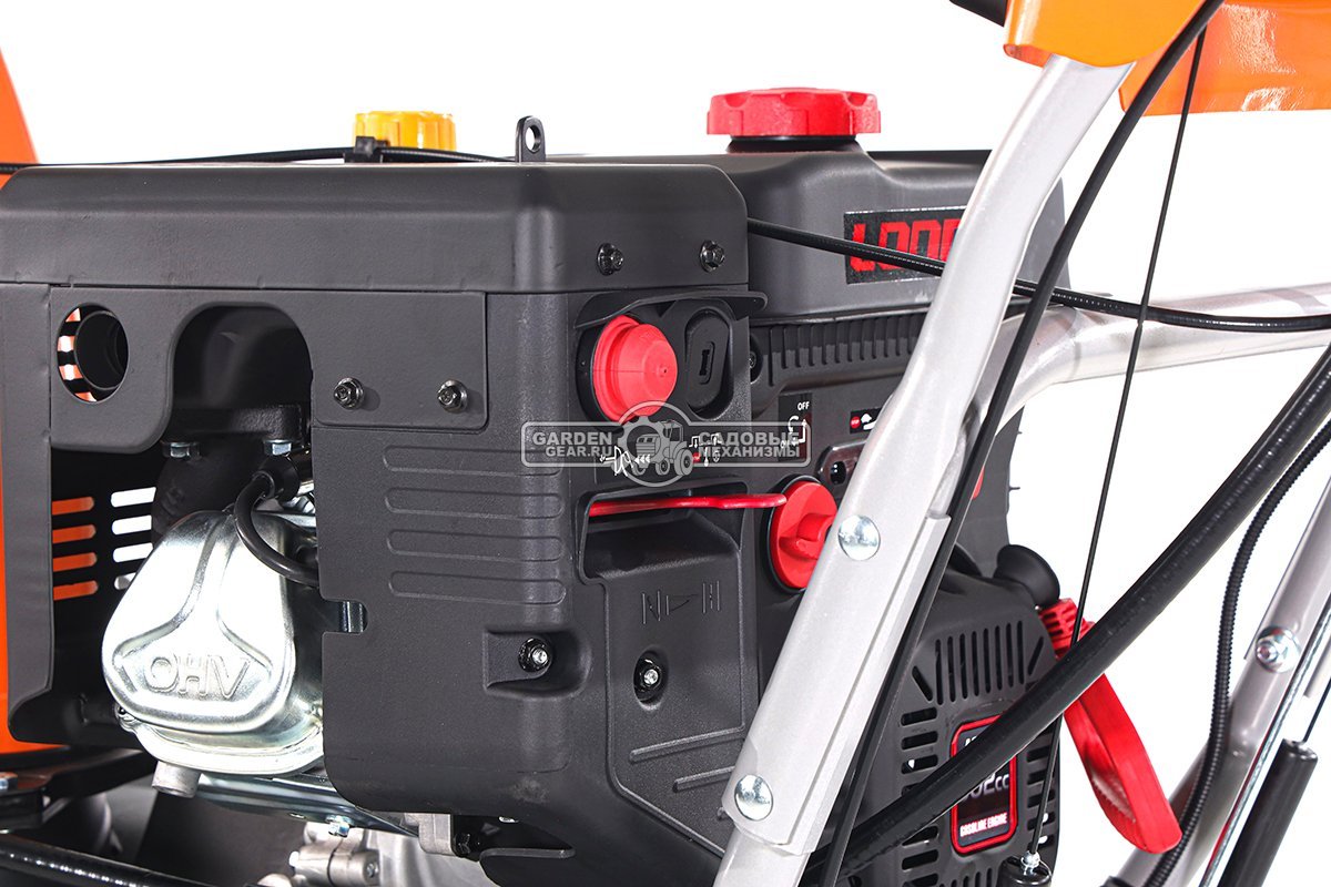 Снегоуборщик Yard Fox 6654ET Pro гусеничный (PRC, 66 см, Loncin, 302 см3, эл/стартер 220В, фара, подогрев рукояток, 3-х угольные гусеницы, 110 кг.)