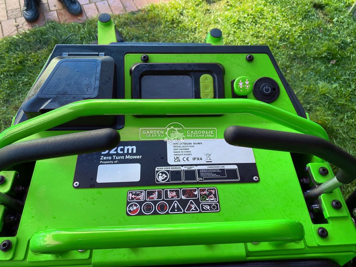Садовый минирайдер GreenWorks ZTCS92 Stand-On аккумуляторный с нулевым радиусом разворота (PRC, 92 см, 82В, 105 Ач / 8 кВтч, 430 кг)
