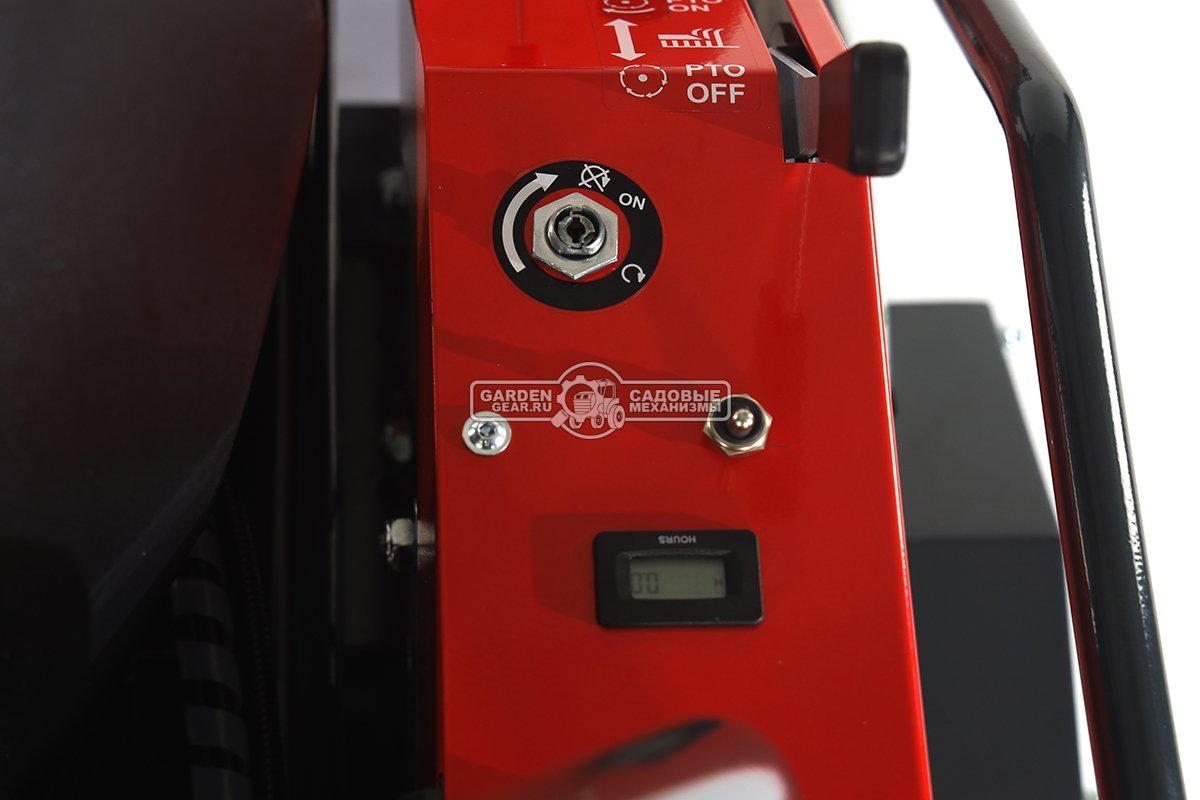 Садовый трактор для высокой травы и работы на склонах SABO GLADIATOR 95 F AWD (GER, B&S Intek 8-44C8, 724 куб.см., 95 см, дифференциал, 388 кг.)