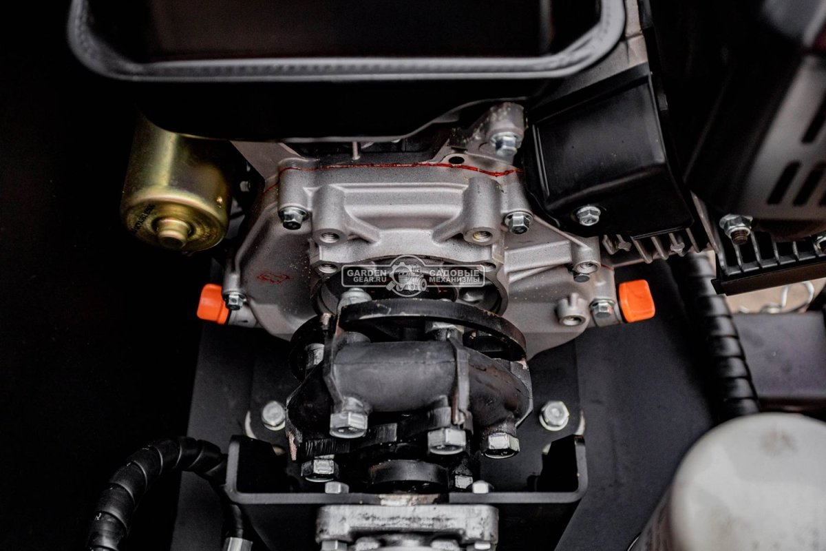 Прицепной экскаватор RED Rhino RBV-08 профессиональная комплектация, Loncin LC2V78FD-2., глубина копания 2,2 м., ковш 250 мм., 750 кг.