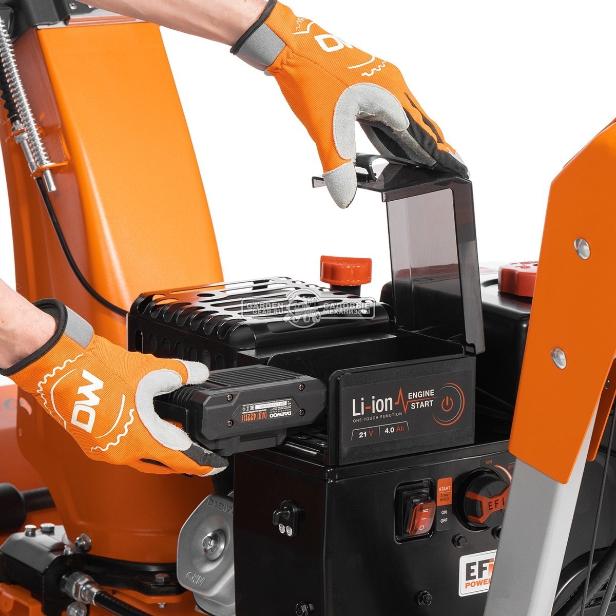 Снегоуборщик Daewoo DAST 1590 (EFI) гусеничный (PRC, 88 см, Daewoo WXE350, 310 куб.см., запуск от аккумулятора, фара, 3-х угольные гусеницы, 142 кг.)