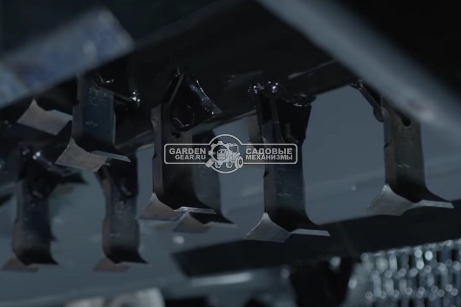 Робот с цеповой косилкой для кошения склонов Caiman Commando Flail с дистанционным управлением (ITA, 80 см., B&S Vanguard, 627 куб.см., 450 кг.)