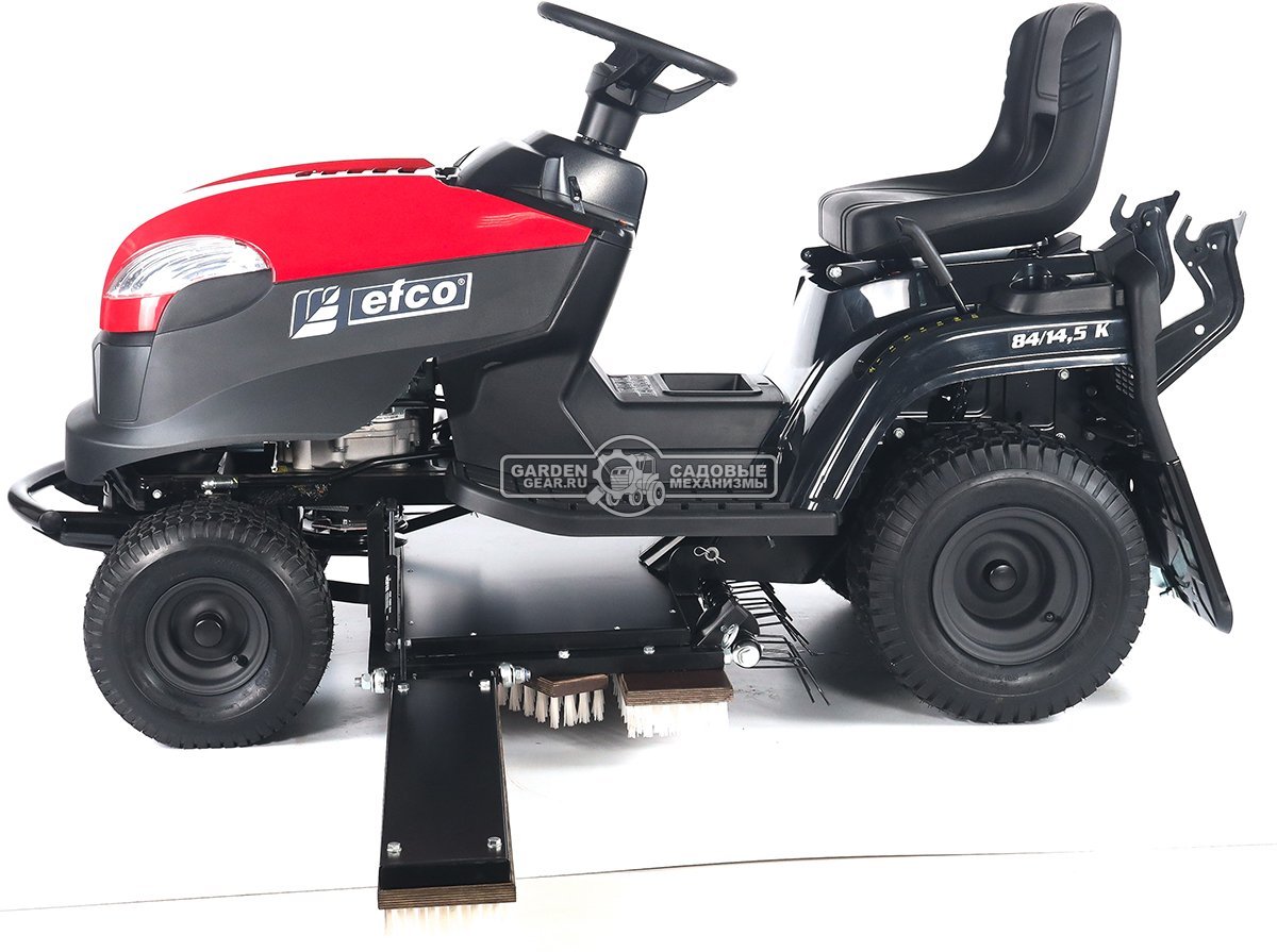 Трактор для футбольного поля Efco EF 84/14,5 K TOSS Sport с щёткой для ухода за искусственным газоном (дека 84 см и травосборник в комплекте)