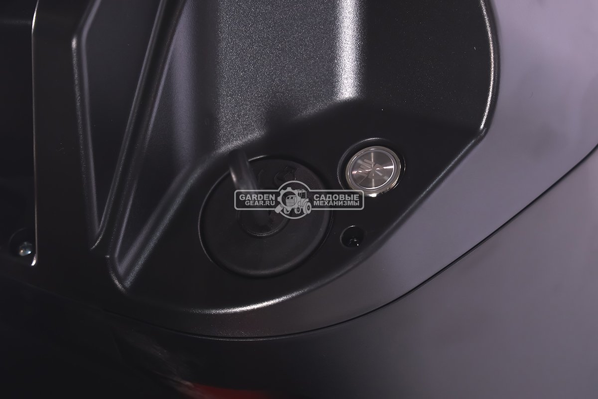 Садовый трактор ZimAni TC242HVD (PRC, Honda 688 куб.см., гидростатика, дифференциал, травосбор. 320 л, шир. кошения 107 см, LED панель, 195 кг)