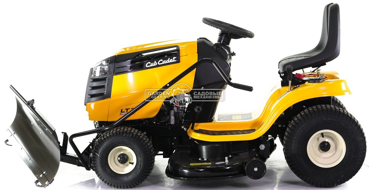 Снегоуборочный трактор Cub Cadet LT3 PS107 с ножом отвалом 117 см., и цепями на колеса