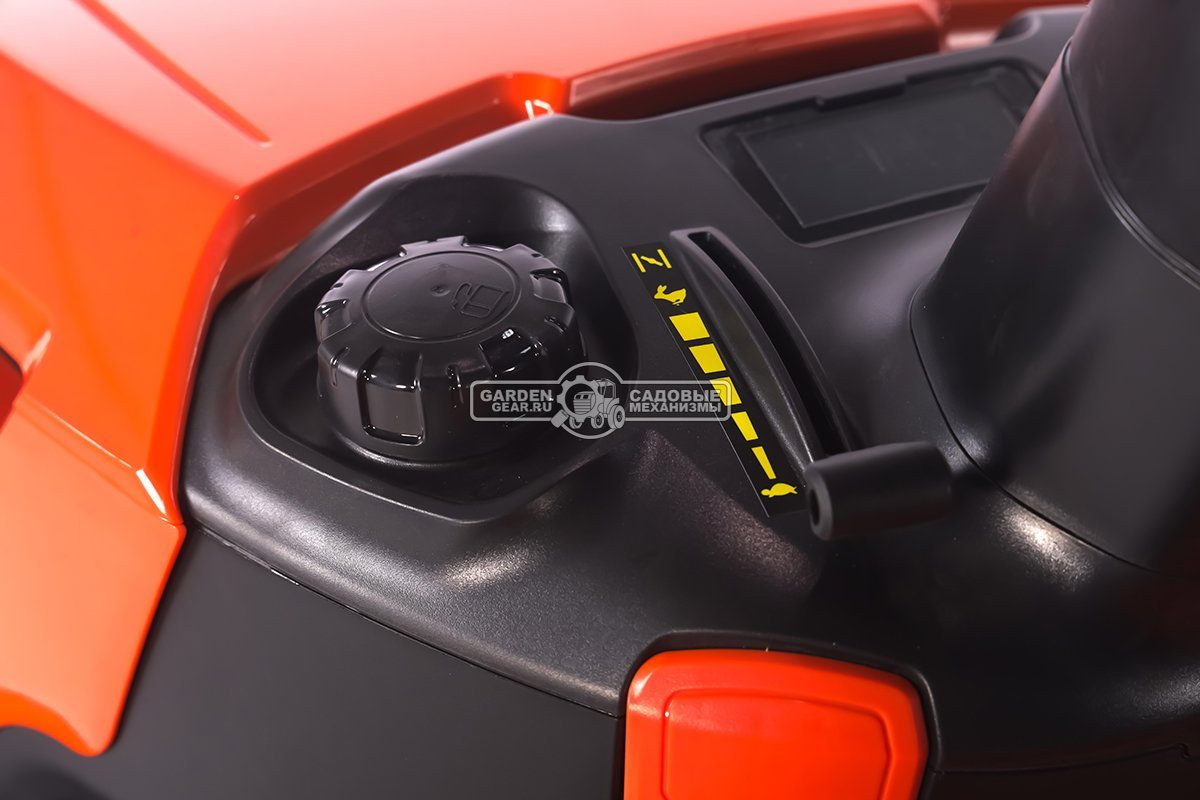 Садовый трактор Yard Fox Optima T 108 RDH (PRC, Loncin V-Twin 586 куб.см., гидростатика, травосборник 260 л, ширина кошения 108 см, 220 кг)