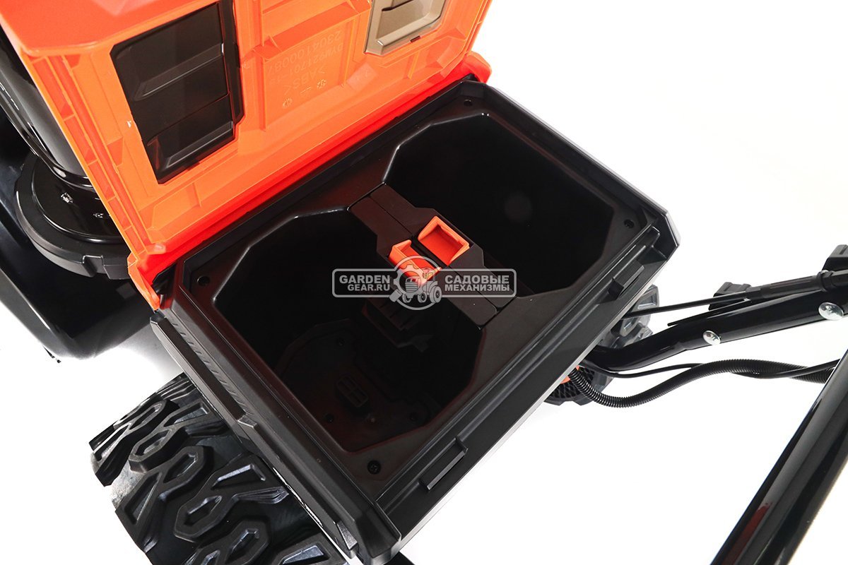 Снегоуборщик аккумуляторный самоходный Villartec WA6261 с 2 АКБ 8.0 А/ч и ЗУ (PRC, BL 62В, 61 см, фара, подогрев рукояток, 62 кг)