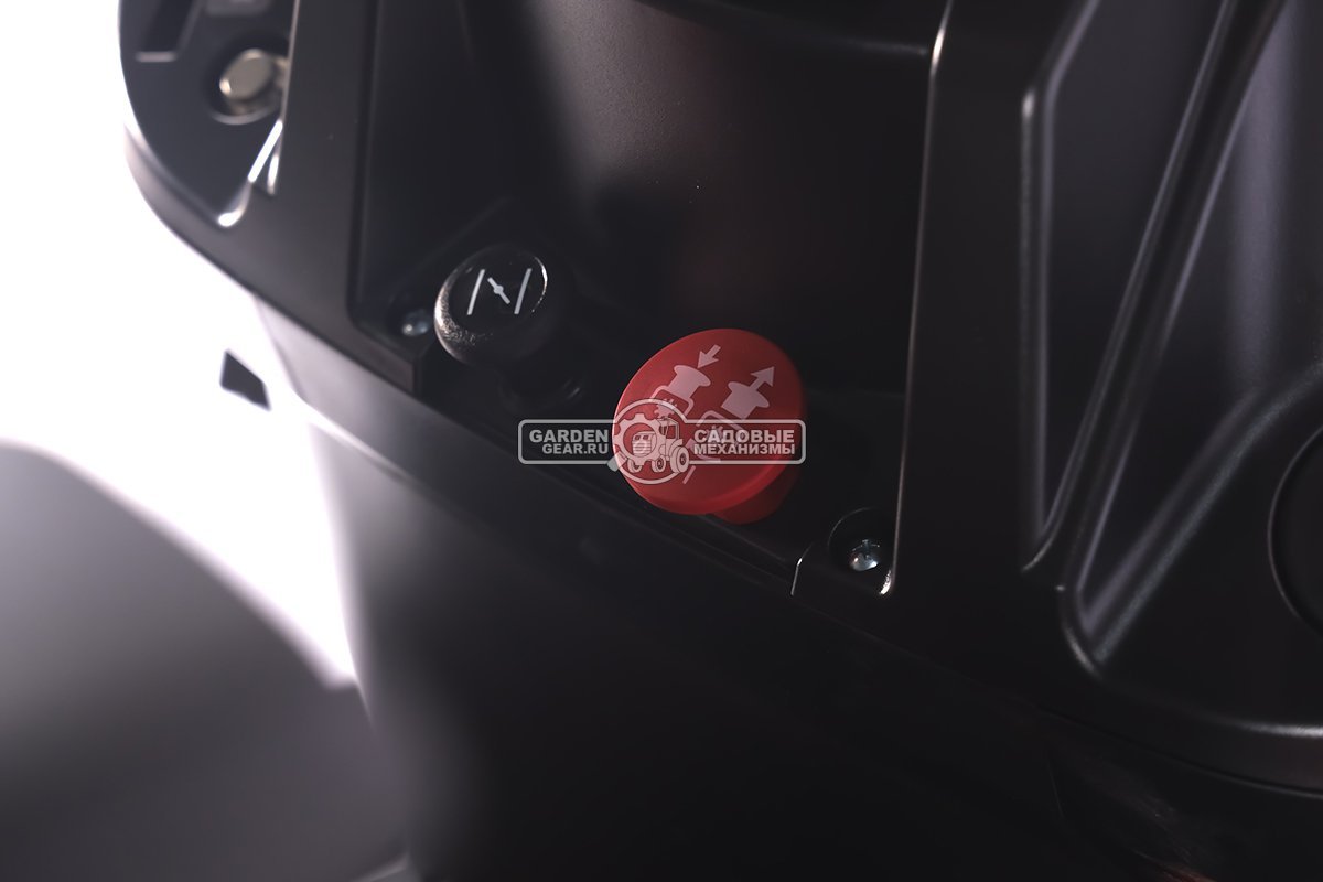 Садовый трактор ZimAni TC242HVD (PRC, Honda 688 куб.см., гидростатика, дифференциал, травосбор. 320 л, шир. кошения 107 см, LED панель, 195 кг)