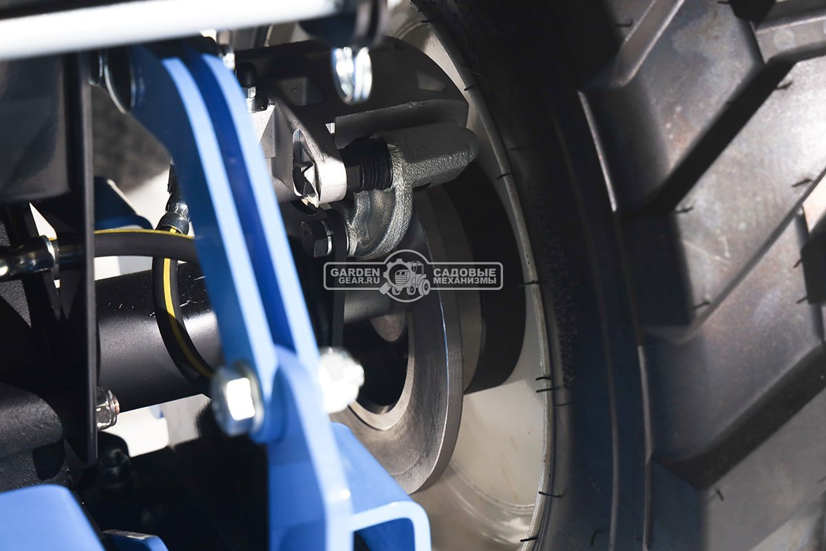 Садовый трактор Нева MT1-ZS (RUS, дека 110 см. - опция, Zongshen GB420SE, 420 см3, механич.трансмиссия, фара, боковой выброс, 395 кг)