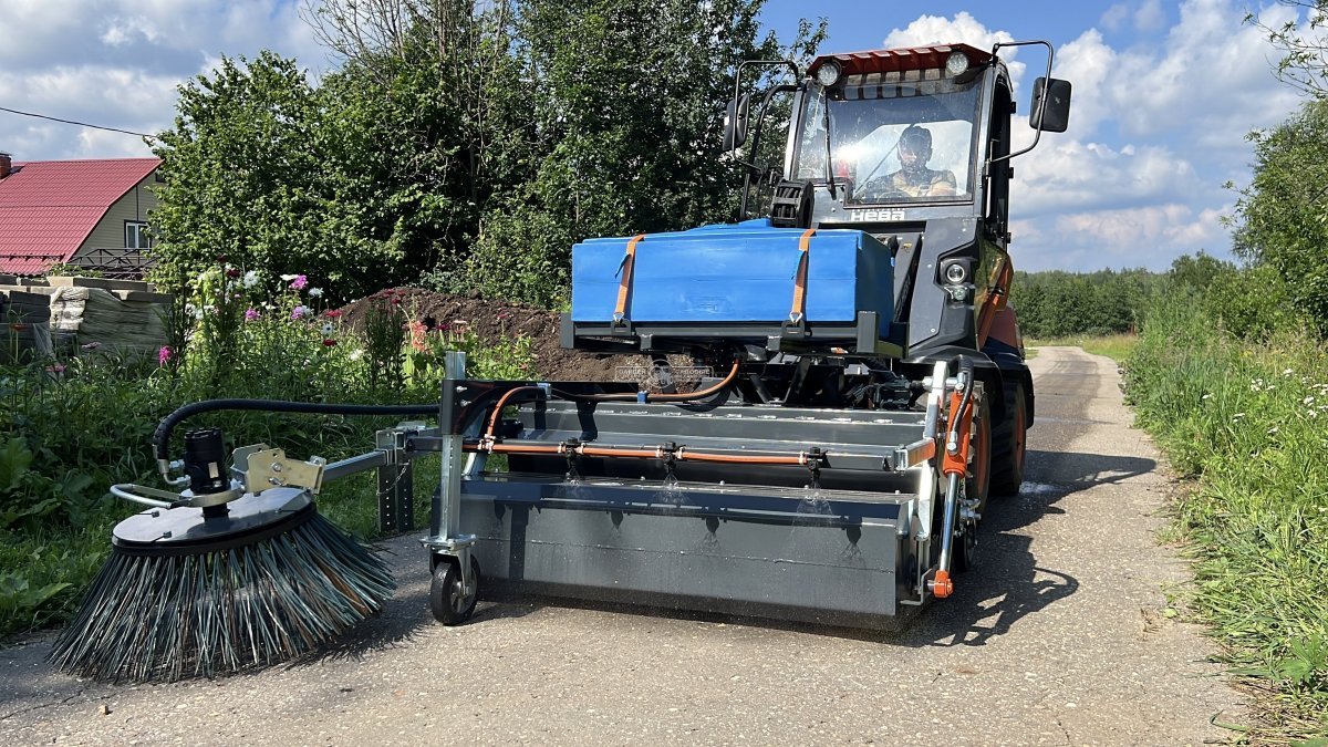 Фронтальный погрузчик Нева с кабиной (RUS, ММЗ-3LDT, 42 л.с., 60 л/мин, грузоподъемность 1200 кг, 2100 кг)