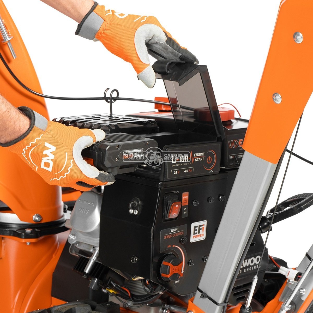 Снегоуборщик Daewoo DAST 9070 (EFI) (PRC, 67 см., Daewoo WXE300 EFI, 260 куб.см., запуск от аккумулятора, скорости 5/2, колеса EX-ICE, 111 кг.)