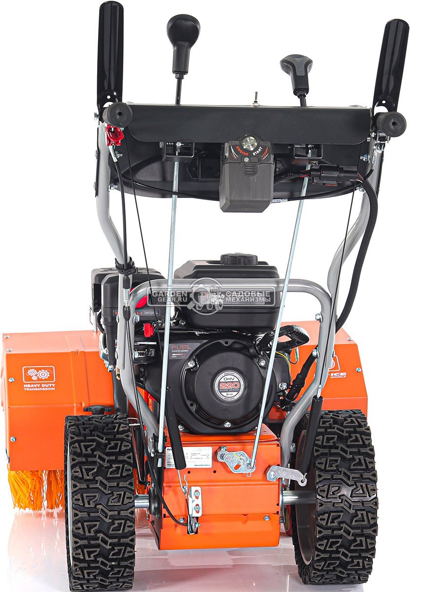 Подметальная машина Daewoo DASC 8080 (PRC, Daewoo 220 куб.см., запуск от аккумулятора 21В, фара, скорости 5/2, шир. 80 см., диам.35 см., 77,5 кг.)